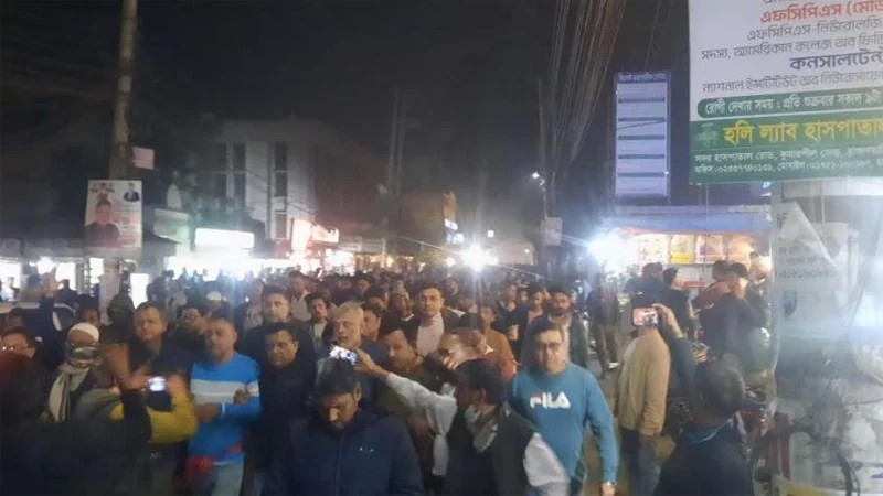 জেলা বিএনপির সম্মেলন বাতিলের দাবিতে একাংশের জুতা মিছিল